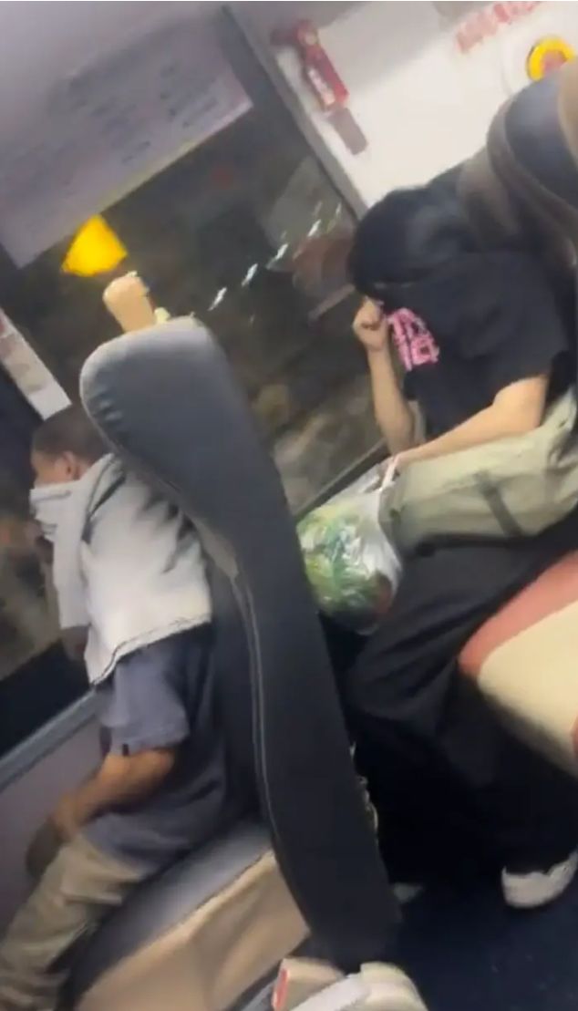 What a life? 2 Chinese Passengers Covered Their Nose After a Black Man(Nigerian) Seated Close to them